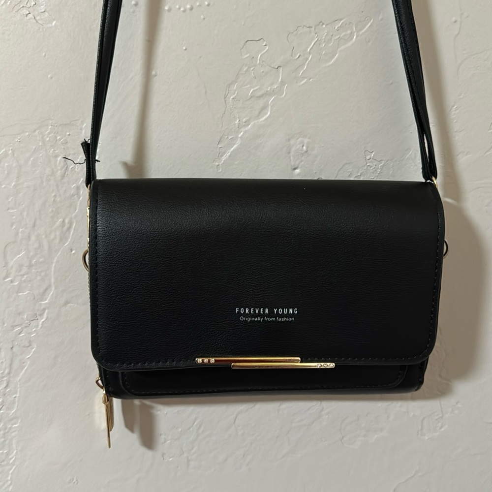 Black crossbody purse